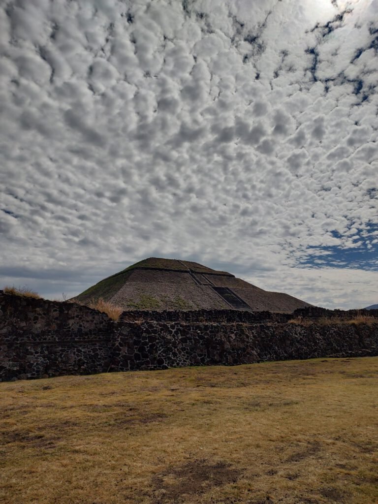 Cerca de los Dioses: Teotihuacán, Basílica y Degustación de Cacao